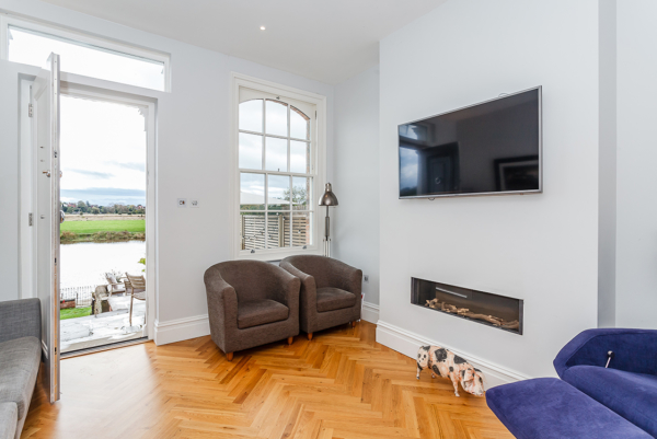 8316362-interior18.jpg